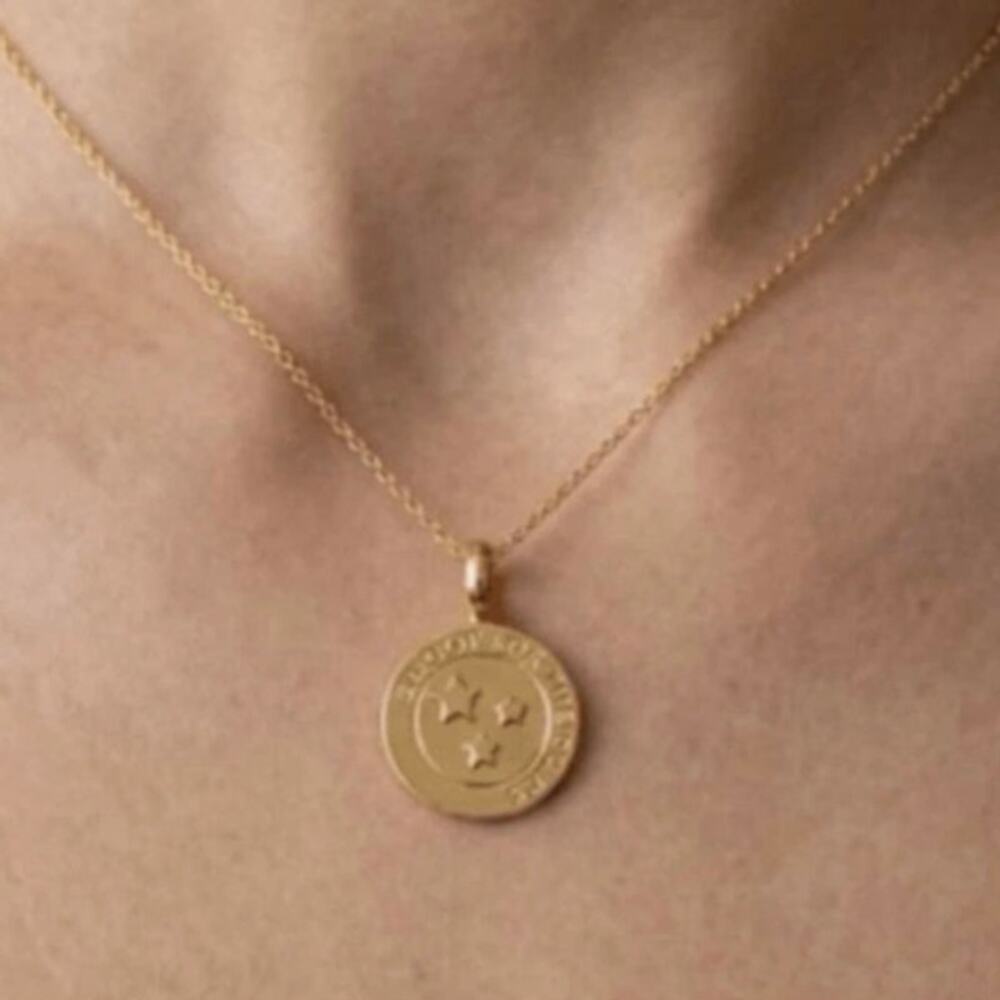 NWOT Tuckernuck Shoot For The Stars Gold Tone Pendant Charm Round
